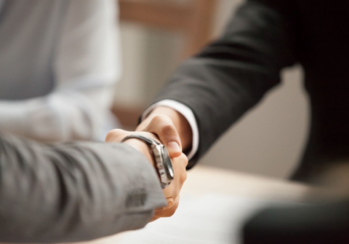 Illustration de l'article : Pacte Dutreil : c’est quoi une « activité commerciale » ?