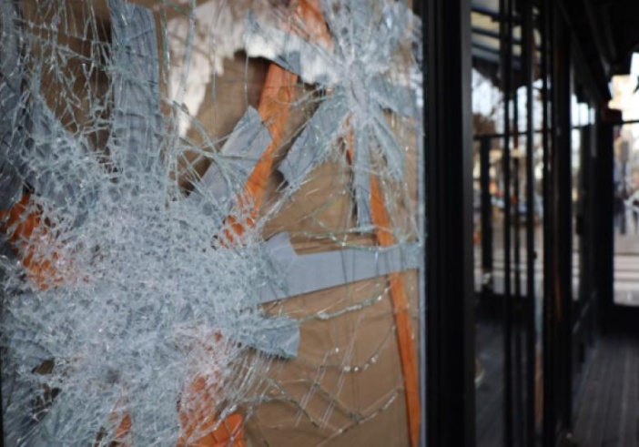 Illustration de l'article : Bâtiments dégradés lors des émeutes : à reconstruire rapidement !