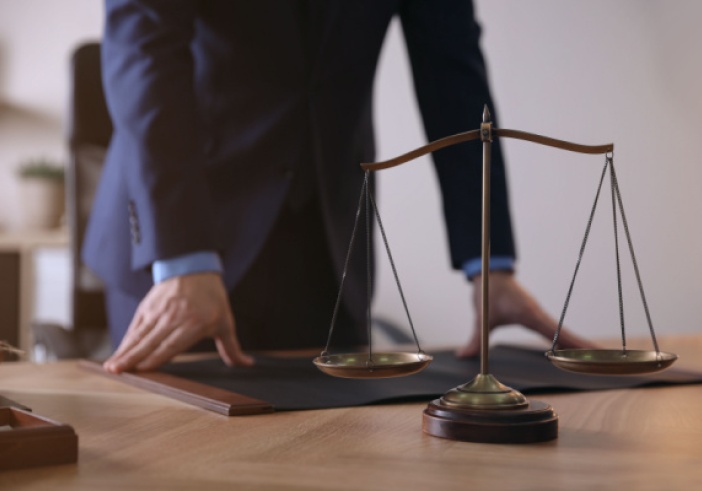 Illustration de l'article : Comment un avocat peut-il contester son licenciement ?