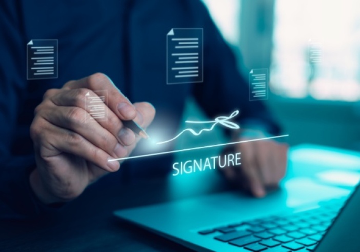 Illustration article : Contrats de services financiers conclus à distance : comment protéger le consommateur ?