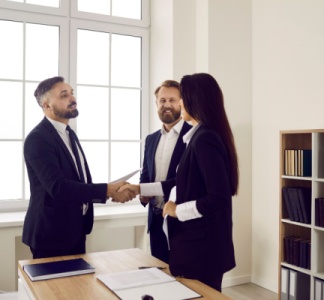 Illustration article : Notaires et commissaires de justice : combien de nouvelles installations d’ici 2025 ?