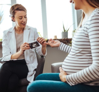 Illustration article : Sage-femme référente : c’est parti !