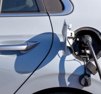 Illustration article : Recharge des véhicules électriques : un crédit d’impôt restrictif ?