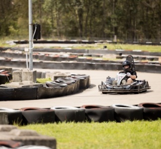 Illustration article : Accès aux pistes de karting : TVA à taux réduit ?