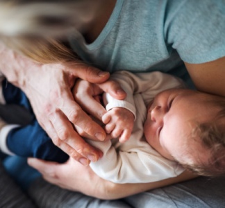 Illustration article : Congés maternité et paternité : une info importante concernant vos indemnités !