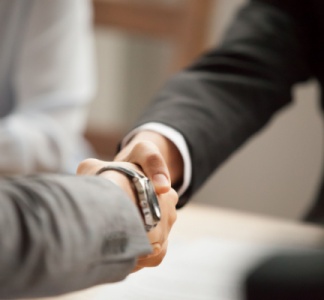 Illustration article : Pacte Dutreil : c’est quoi une « activité commerciale » ?