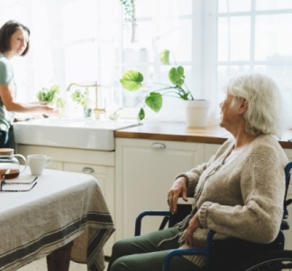 Illustration article : Aide à domicile : l’âge d’accès à l’avantage social est réhaussé