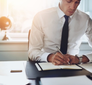 Illustration article : Commissaires de justice, notaires et experts-comptables : quelles évolutions ?