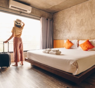 Illustration article : Baux commerciaux renouvelés dans une résidence de tourisme : une résiliation triennale ?