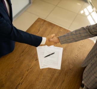 Illustration article : Le contrat fait-il l’agent commercial ?