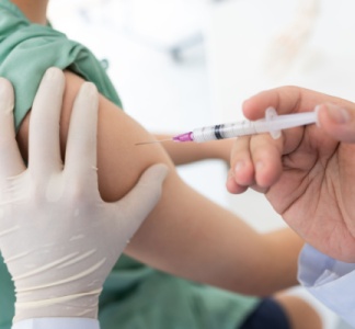 Illustration article : Vaccination par des sages-femmes, des infirmiers ou des pharmaciens : de nouvelles précisions !