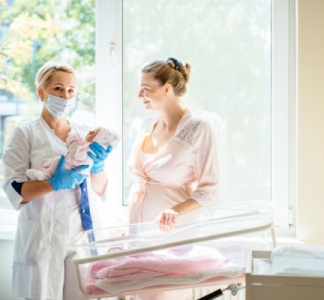 Illustration article : Exercice de la profession de sage-femme : de nouvelles conditions pour les étudiants remplaçants