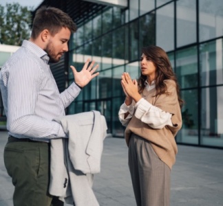 Illustration article : Insulter son employeur : faute grave automatique ?