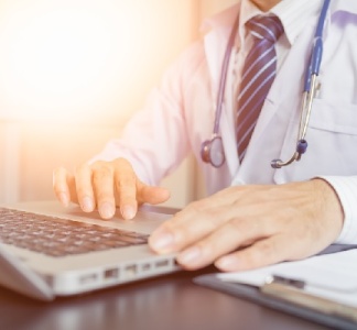 Illustration article : Médecins : vers une réduction des tâches administratives ?